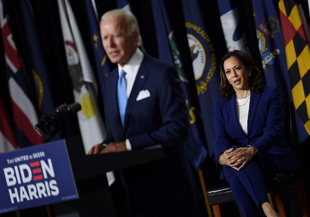 Joe Biden und Kamala Harris bei ihrem ersten Auftritt als Team in Wilmington am 12. August (Bild: Olivier Douliery/AFP)