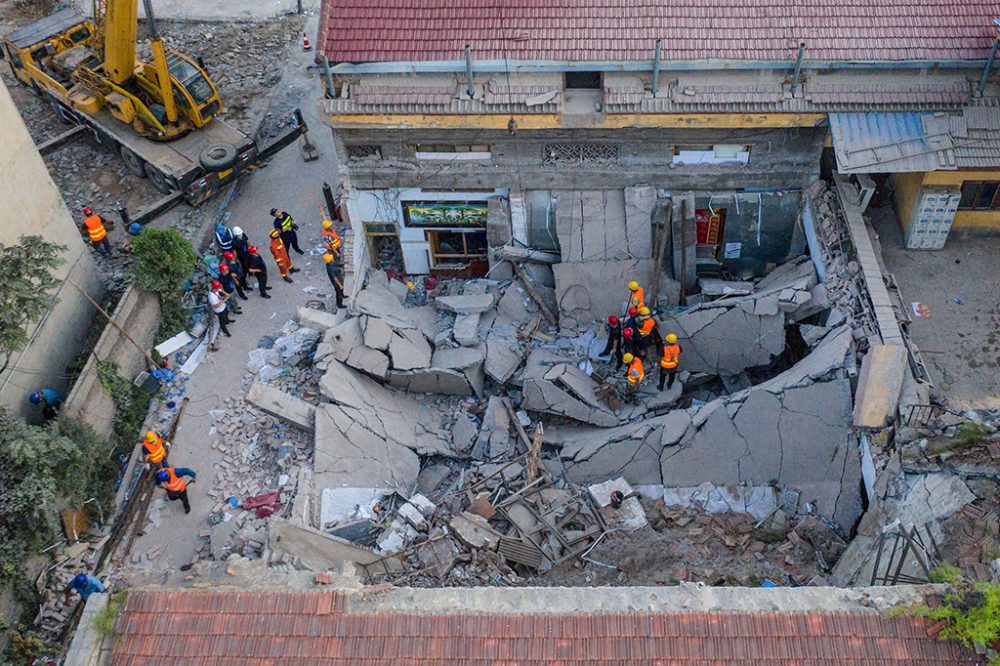 Restaurant-Einsturz in China (Bild: STR/CNS/AFP)