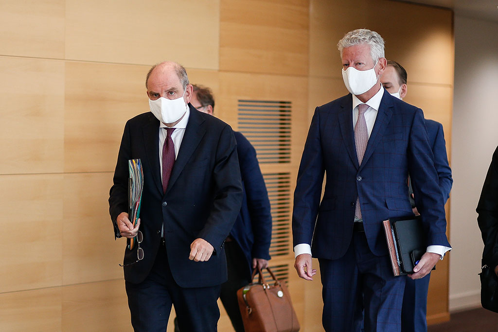 Justizminister Koen Geens und Innenminister Pieter De Crem am Mittwoch in Brüssel (Bild: Bruno Fahy/Belga)