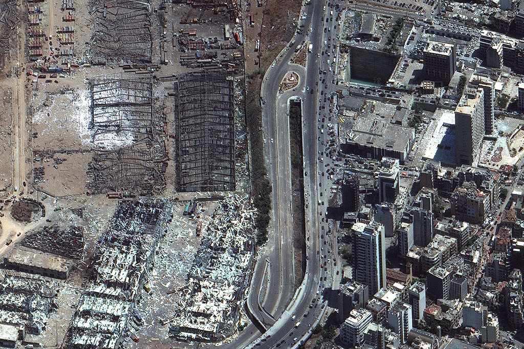 Luftansicht des Hafens von Beirut nach der Explosion (Bild: AFP/Satellite image ©2020 Maxar Technologies)