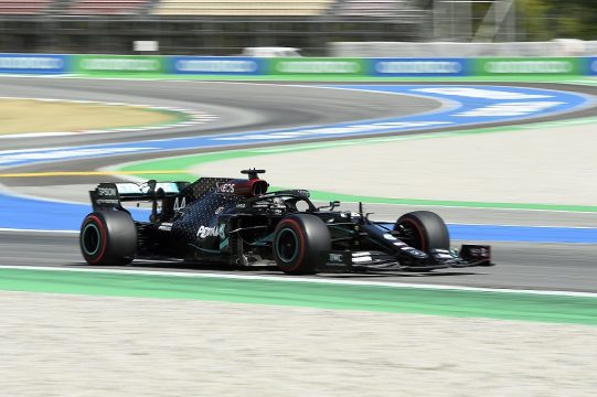 Lewis Hamilton startet in Barcelona von der Pole (Bild: Josep Lago/Afp)