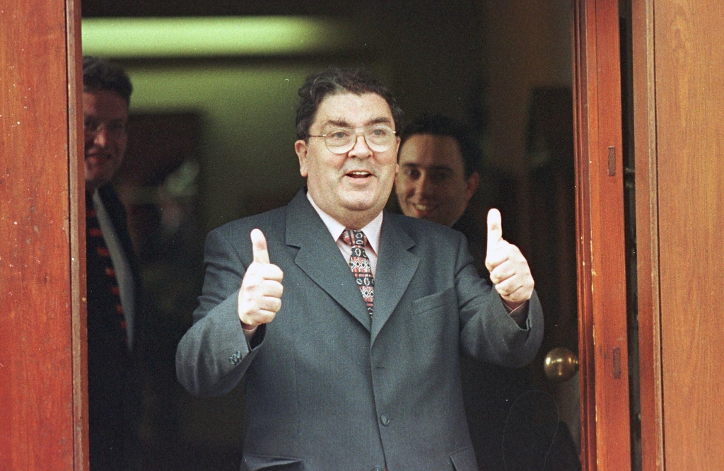 Nobelpreisträger John Hume (21. Mai 1998) vor einem Frühstück mit dem englischen Premierminister Tony Blair (Bild: Gerry Penny/AFP)