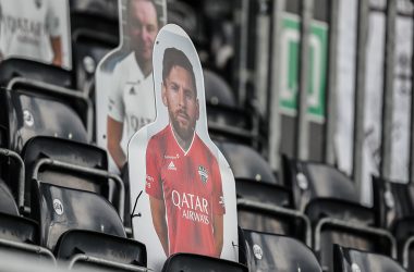 Auch Lionel Messi ist als Papp-Fan im Kehrwegstadion dabei (Bild: Bruno Fahy/Belga)