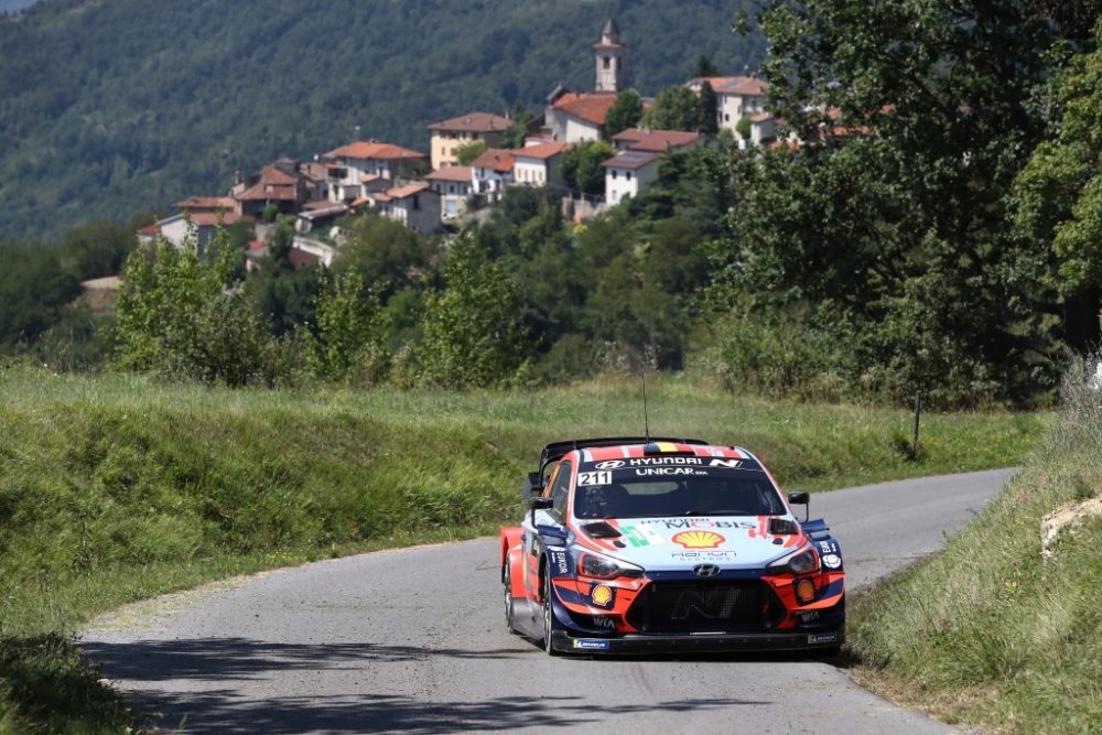 Thierry Neuville/Nicolas Gilsoul bei der "Rally di Alba" (Bild: Hyundai Motorsport)