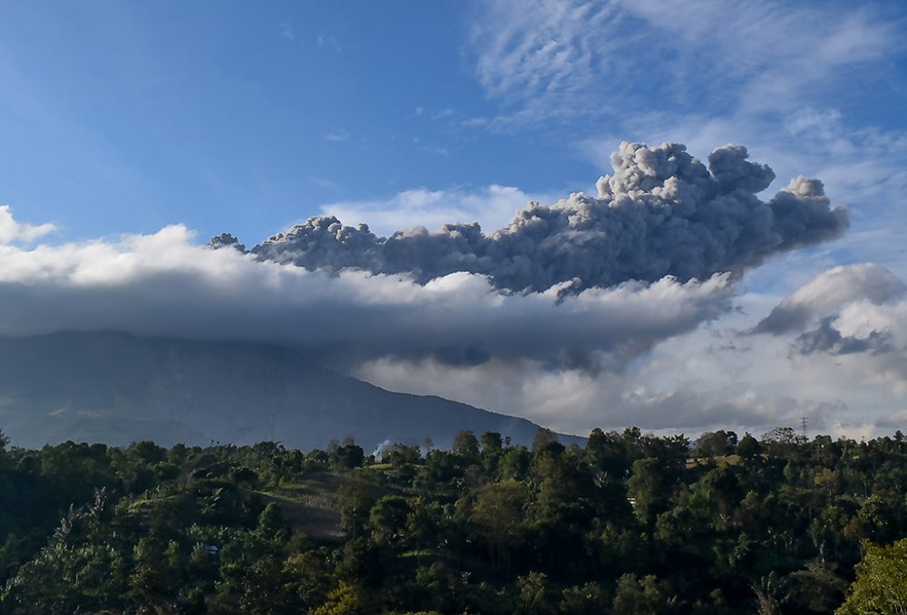 Vulkan Sinabung ausgebrochen (Bild: Anto Sembiring/AFP)