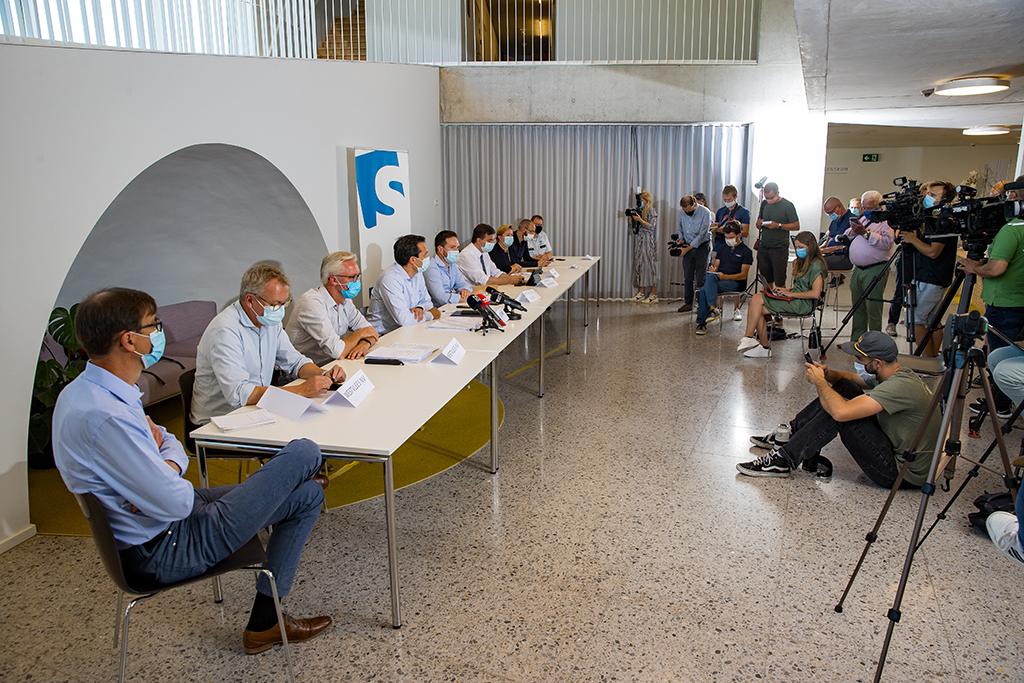 Pressekonferenz in Staden (Bild: Kurt Desplenter/Belga)