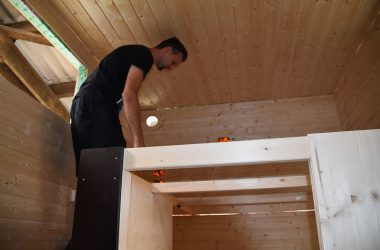 Fabien Schmitz aus Baelen baut ein Tiny House (Bild: Chantal Scheuren/BRF)