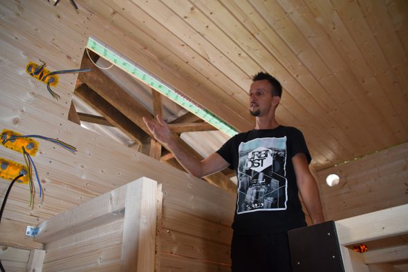 Fabien Schmitz aus Baelen baut ein Tiny House (Bild: Chantal Scheuren/BRF)