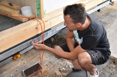 Fabien Schmitz aus Baelen baut ein Tiny House (Bild: Chantal Scheuren/BRF)