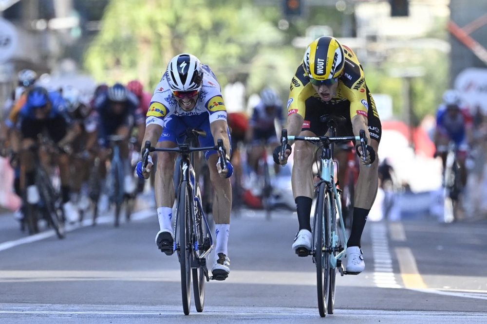 Wout van Aert bei der Zieleinfahrt in Sanremo (Bild: Dirk Waem/BELGA)