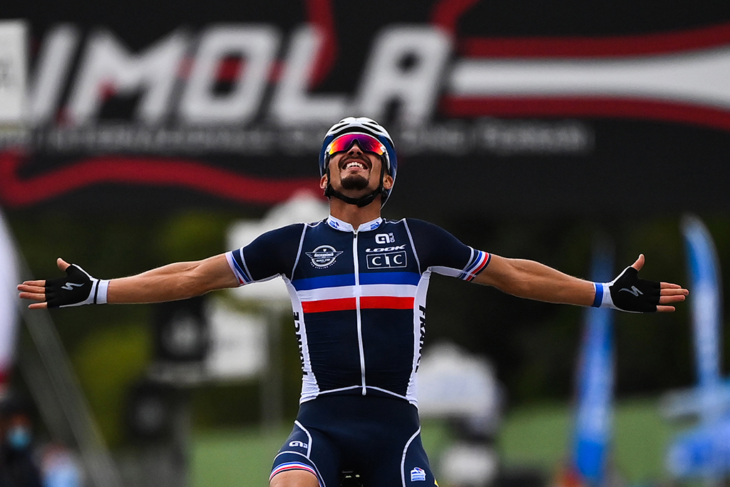 Julian Alaphilippe krönt sich zum Straßenrad-Weltmeister (Bild: Marco Bertorello/AFP)
