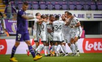 Julien Ngoy rettet den Punkt für die AS Eupen (Bild: Virginie Lefour/Belga)