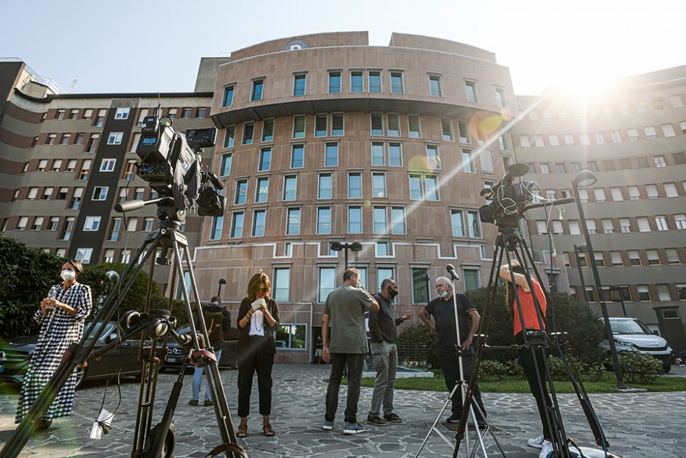 Silvio Berlusconi ist ins Krankenhaus eingeliefert worden (Bild: Piero Cruciatti/AFP)