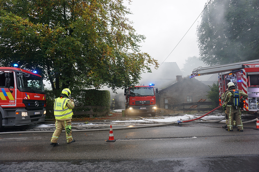 Brand eines Wohnhauses in Robertville (Bild: Stephan Pesch/BRF)
