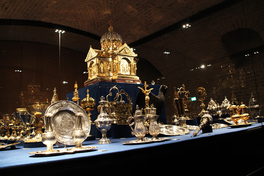 Ausstellung: Mittelalter 2.0 - Goldschmiedekunst des Historismus am Aachener Dom (Bild: Robin Emonts/BRF)