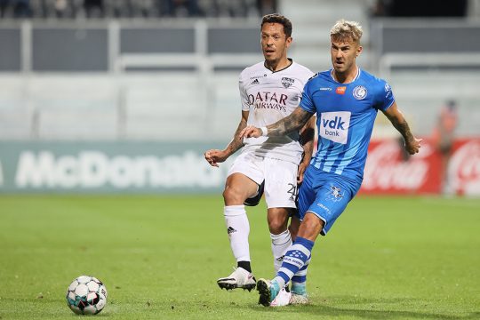 Adriano und Niklas Dorsch am Freitagabend im Eupener Kehrwegstadion (Bild: Bruno Fahy/Belga)
