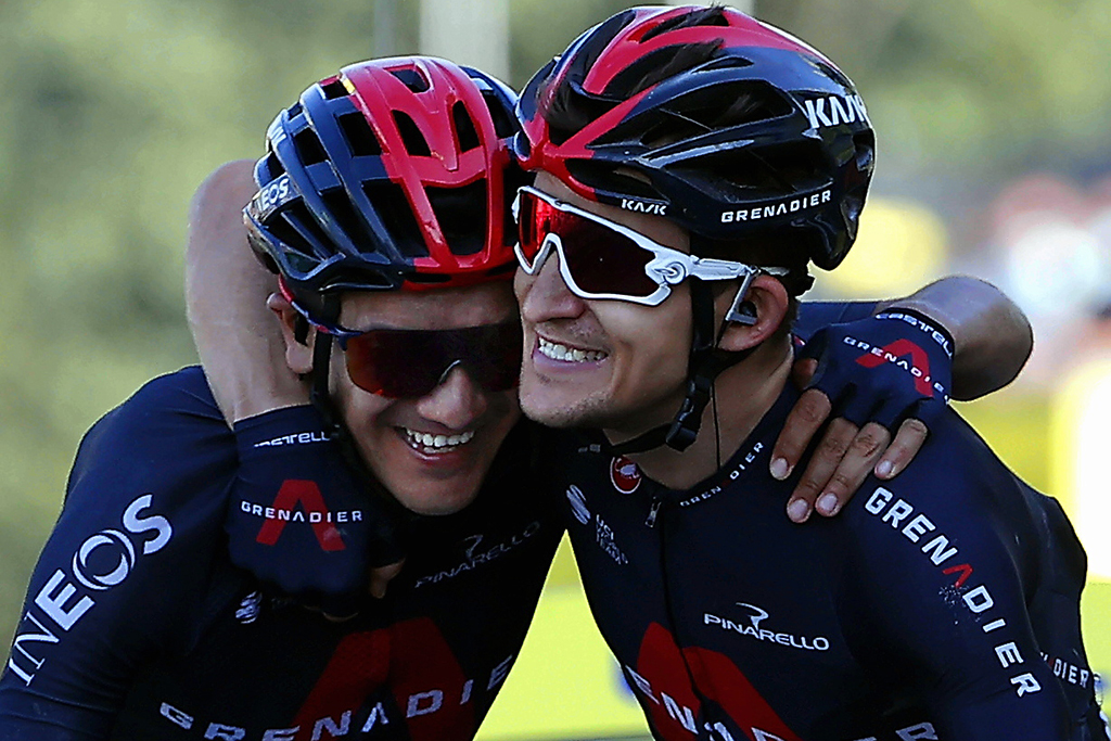 Michal Kwiatkowski (r.) und Richard Carapaz im Ziel der 18. Etappe der Tour de France (Bild: Belga-Pool)