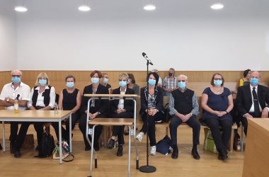 Die Familie von Juppi Lenaerts, Zivilpartei in dem Schwurgerichtsprozess, am Tag der Verkündung des Strafmaßes (Bild: Chantal Delhez/BRF)