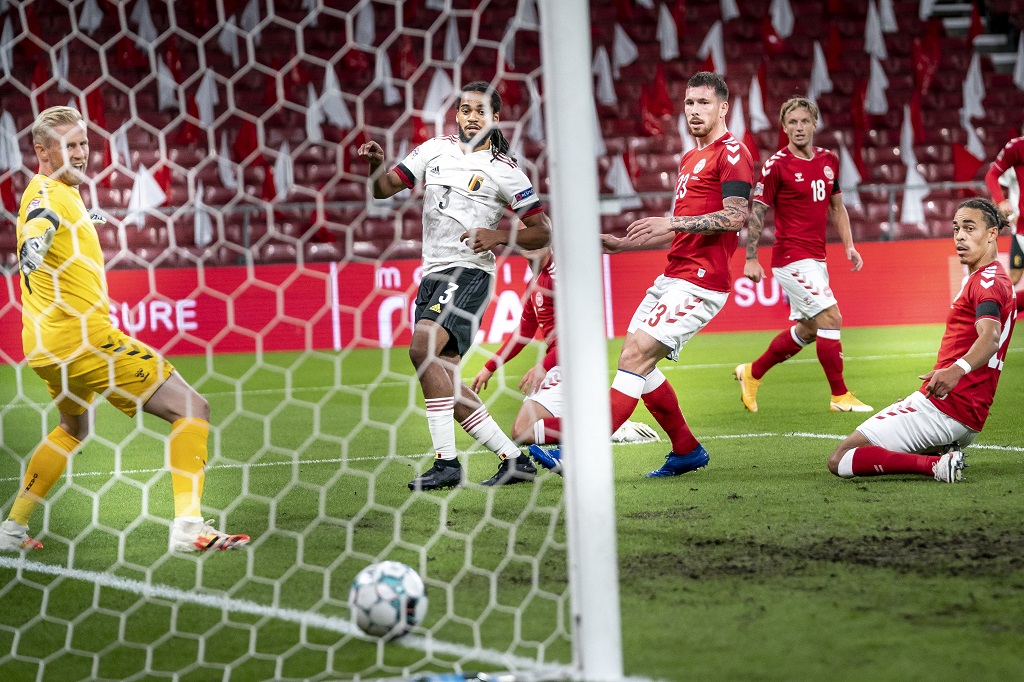 Jason Denayer schießt das 1:0 der Roten Teufel in Dänemark (Bild: Mads Claus Rasmussen/Belga)