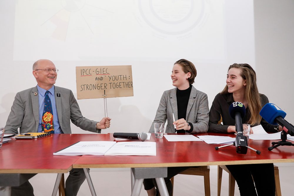 Die Sprecherinnen des Schulstreiks mit Klimaforscher Jean-Pascal van Ypersele