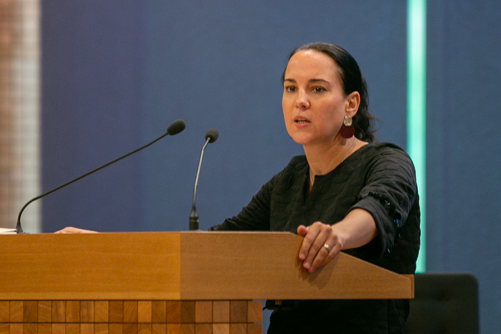 Lydia Klinkenberg im Parlament der DG (Bild: PDG/CK)