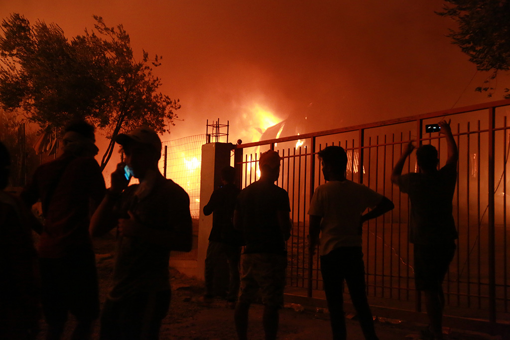 Das Flüchtlingslager Moria auf Lesbos steht in Flammen