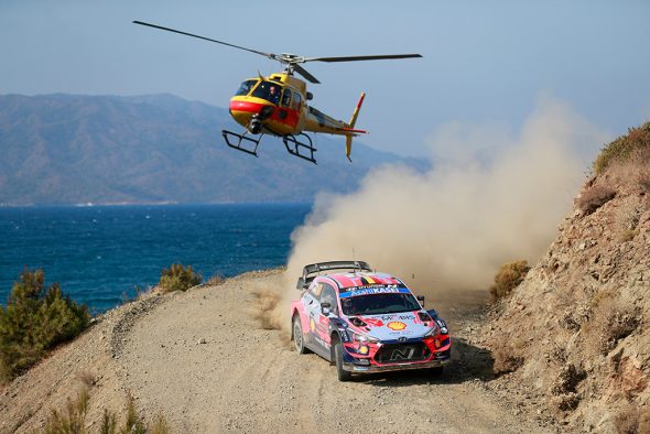 Thierry Neuville/Nicolas Gilsoul sind bei der Rallye Türkei auf dem Weg zu Platz zwei (Bild: Austral/Hyundai Motorsport)