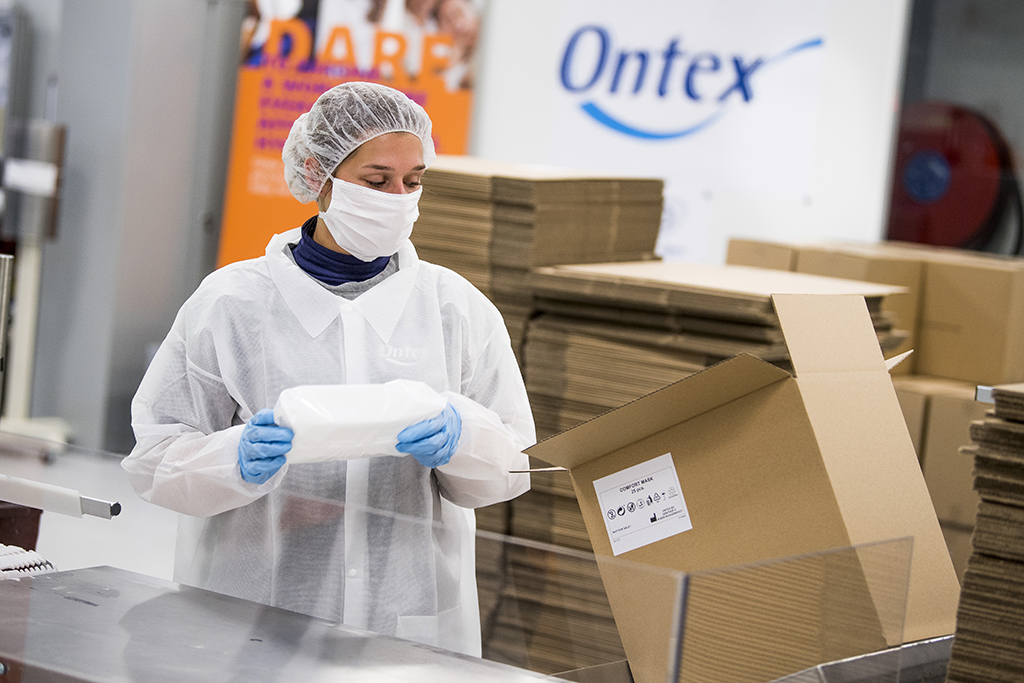 Ontex in Eeklo produziert chirurgische Mundschutzmasken (Bild: Jasper Jacobs/Belga)