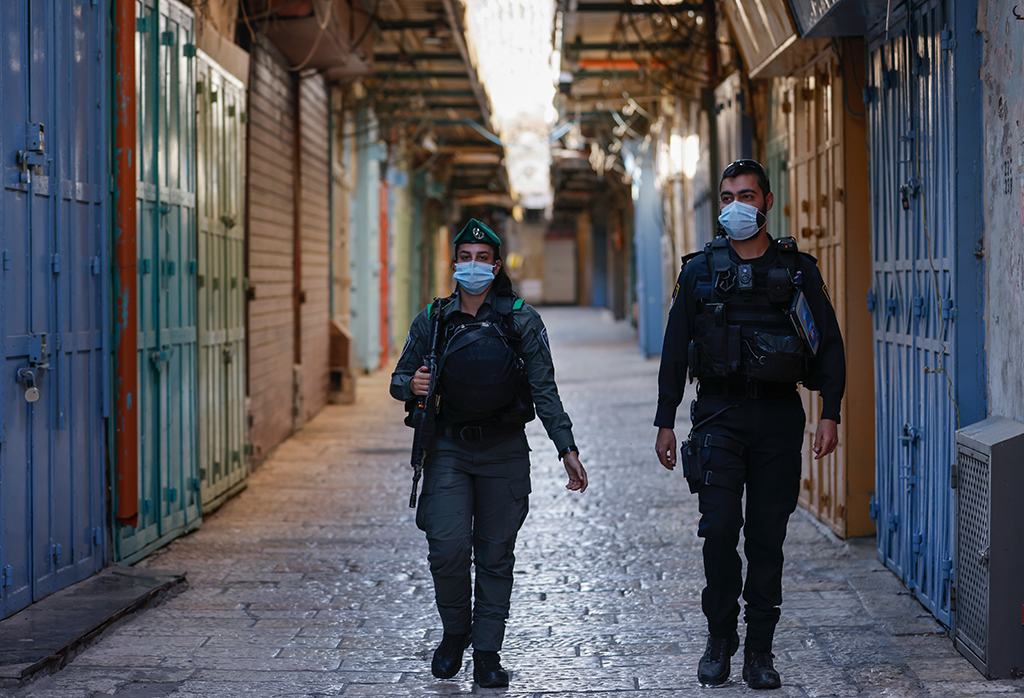 Lockdown in Israel: Polizisten patrouillieren in Jerusalem (Bild: Menahem Kahana/AFP)