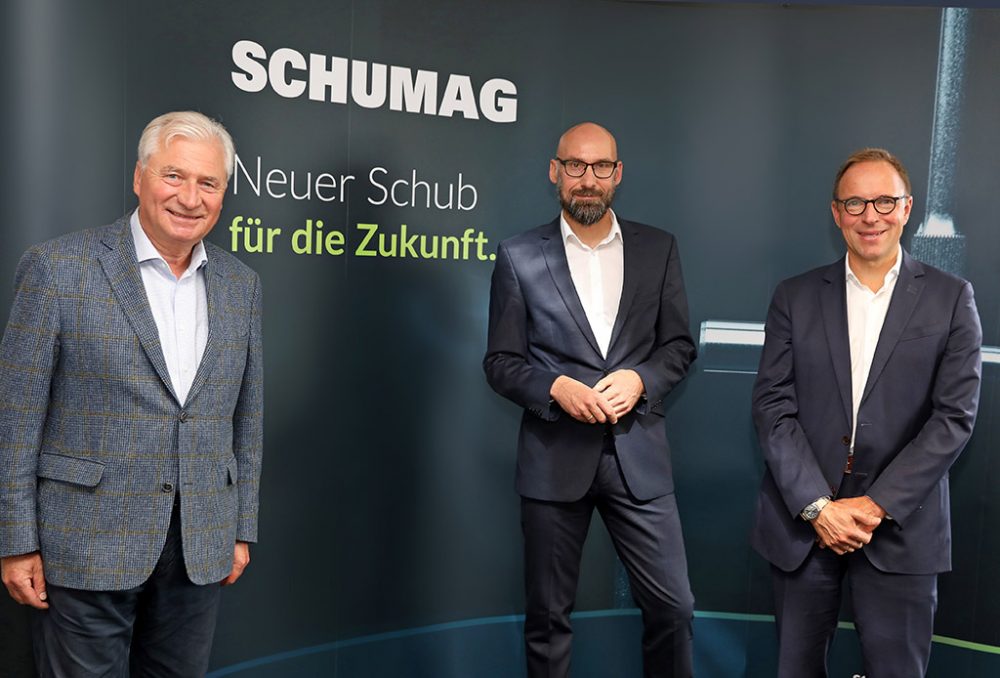 Yves Noël, Geschäftsführer der Nomainvest, Schumag-CEO Johannes Wienands und Dirk Daniel von der CoDa-Beteiligungsgesellschaft(Foto: Schumag AG, A. Steindl)