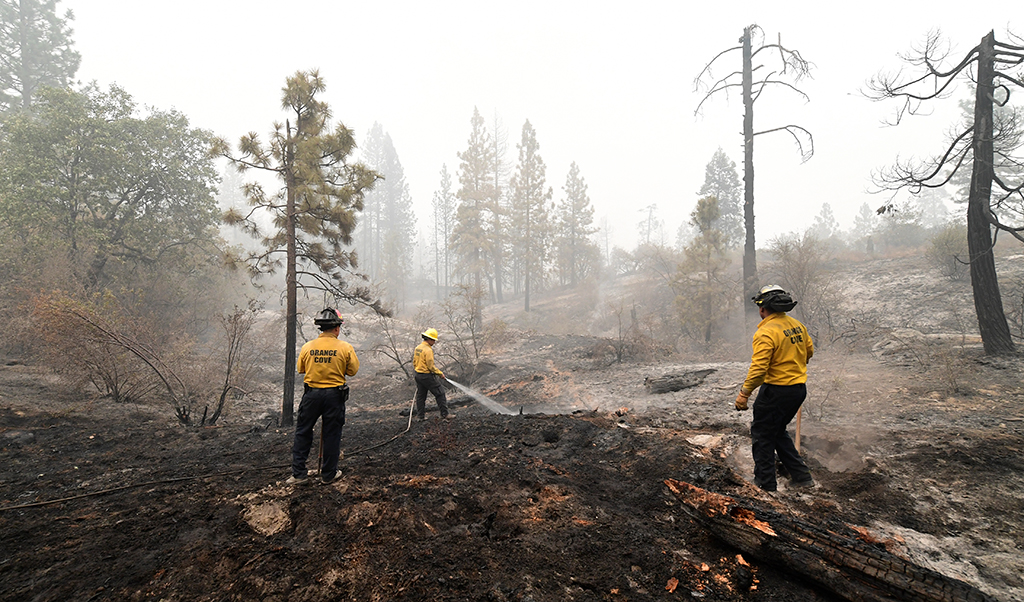 Feuerwehrleute in der Sierra Nevada (Bild: Frederic J. Brown/AFP)