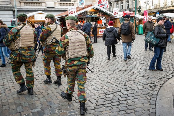 Bewaffnete Soldaten gehören zum Stadtbild (Bild: Thierry Roge/Belga)
