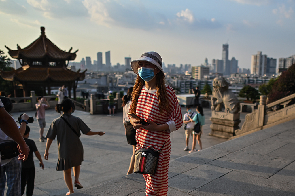 Touristin in Wuhan (Bild: Hector Retamal/AFP)