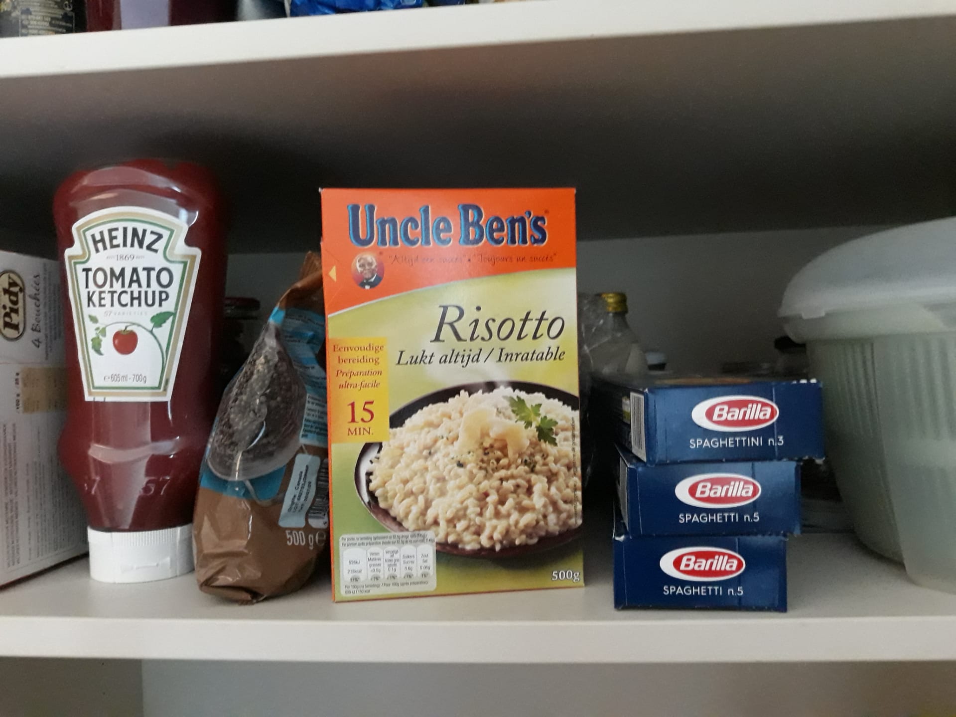 "Uncle Ben's"-Reispackung im Küchenregal (Bild: BRF)
