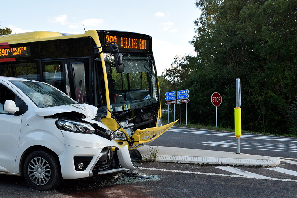 Busunfall auf dem Venn in Jalhay (Bild: Stephan Pesch/BRF)