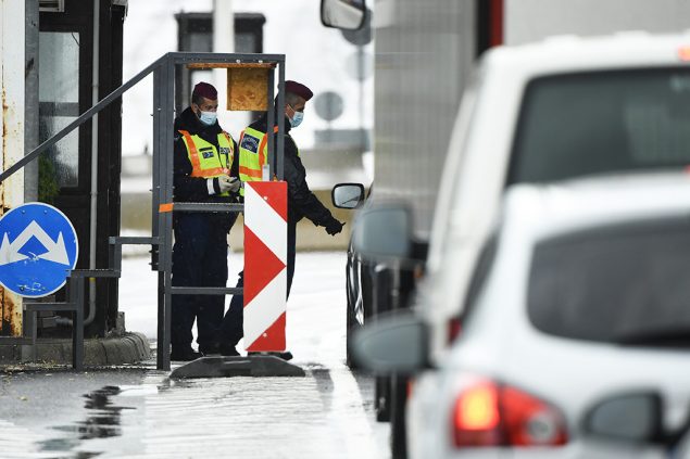 Grenzkontrolle an der ungarisch-österreichischen Grenze am 1. September (Bild: Robert Jaeger/APA/AFP)