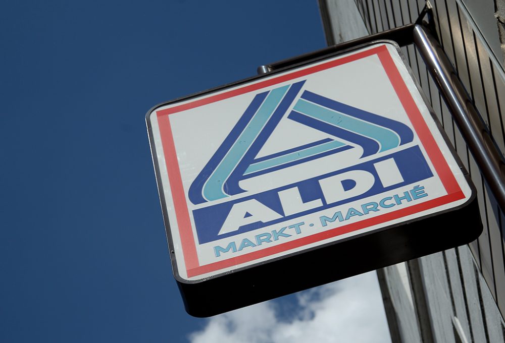 Aldi-Schild an einem Supermarkt