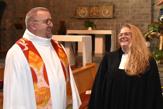 Dechant Claude Theiss und die evangelische Pfarrerin Annette Beck (Bild: Chantal Scheuren/BRF)