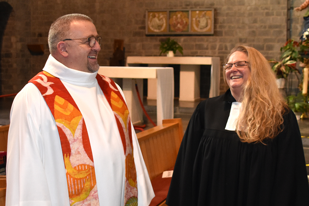 Dechant Claude Theiss und die evangelische Pfarrerin Annette Beck (Bild: Chantal Scheuren/BRF)