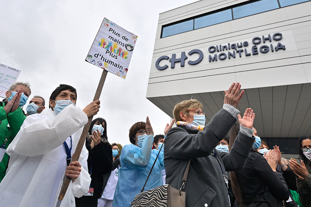 Protest des Pflegepersonals der Krankenhäuser CHC MontLégia und CHU in Lüttich (Bild: Eric Lalmand/Belga)