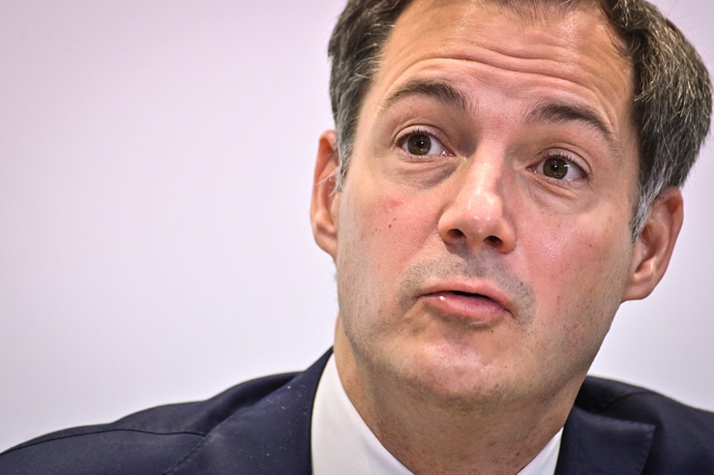 Premier Alexander De Croo nach dem Konzerierungsausschuss (Bild: Sébastien Pirlet/Belga)