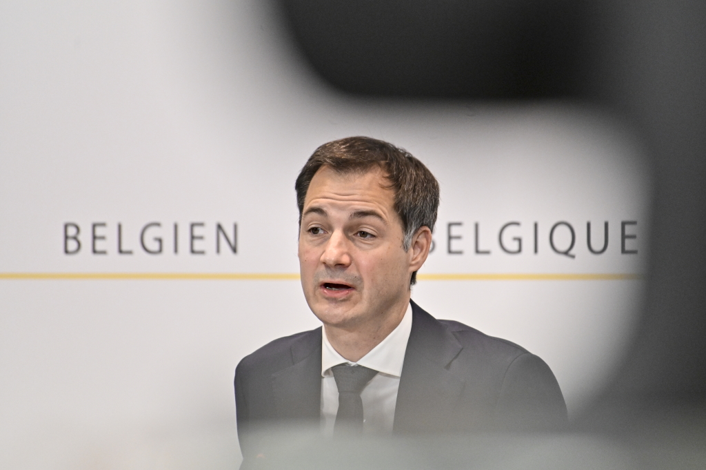 Premier Alexander De Croo bei der Pressekonferenz nach dem Konzertierungsausschuss am 23. Oktober (Bild: Sébastien Pirlet/Belga)