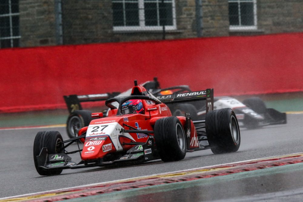 Ugo De Wilde (#27, Arden Motorsport) fährt beim ersten Rennen in Francorchamps auf Platz drei (Bild: Klaas Norg/Dutch Photo Agency)