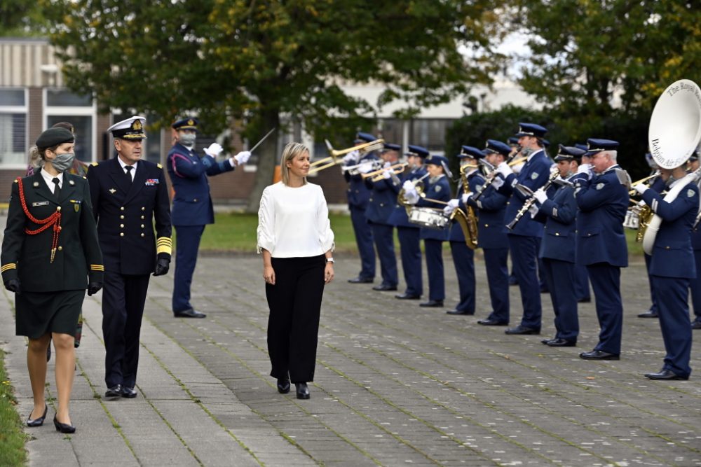 Verteidigungsministerin Dedonder besucht Streitkräfte (Bild: Eric Lalmand/Belga)