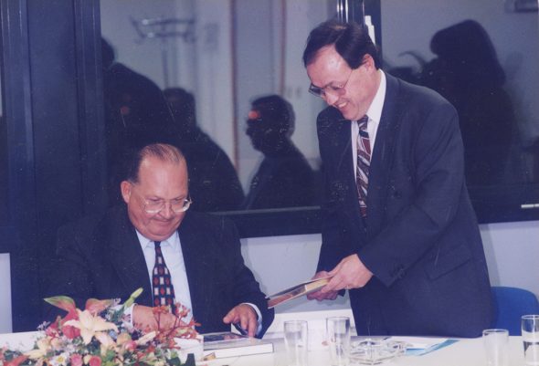 BRF-Direktor Hans Engels mit dem damaligen Premierminister Jean-Luc Dehaene (Bild: BRF-Archiv)