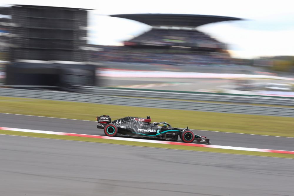 Hamilton siegt auf dem Nübrurgring (Bild: Matthias Schrader/AFP)