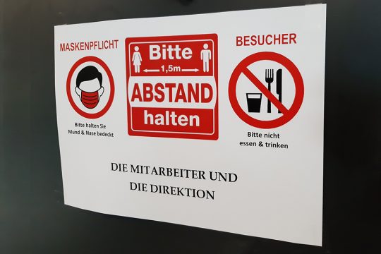 CoronaHinweisschilder im Josephsheim Eupen im Oktober 2020