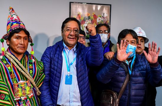 Luis Arce (Mitte) (Bild: Ronaldo Schemidt/AFP)