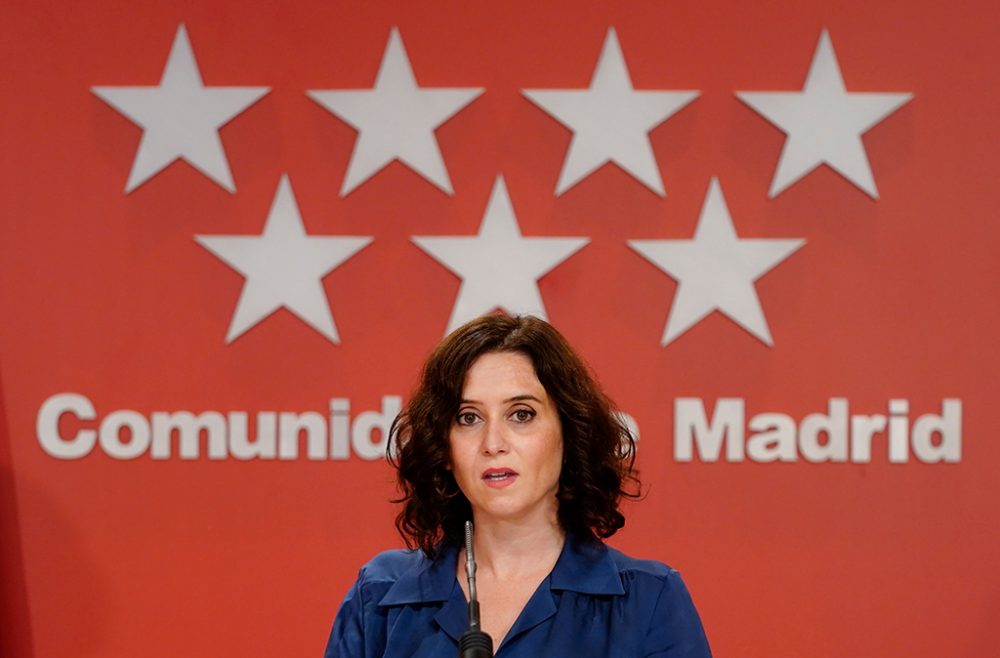 Isabel Diaz Ayuso von der Regionalregierung bei der Pressekonferenz am Donnerstag (Bild: Comunidad de Madrid/AFP)