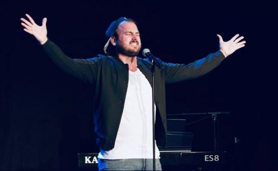 Markus Hendrich auf der Bühne (Bild: MHTV/Ohrenschmaus)